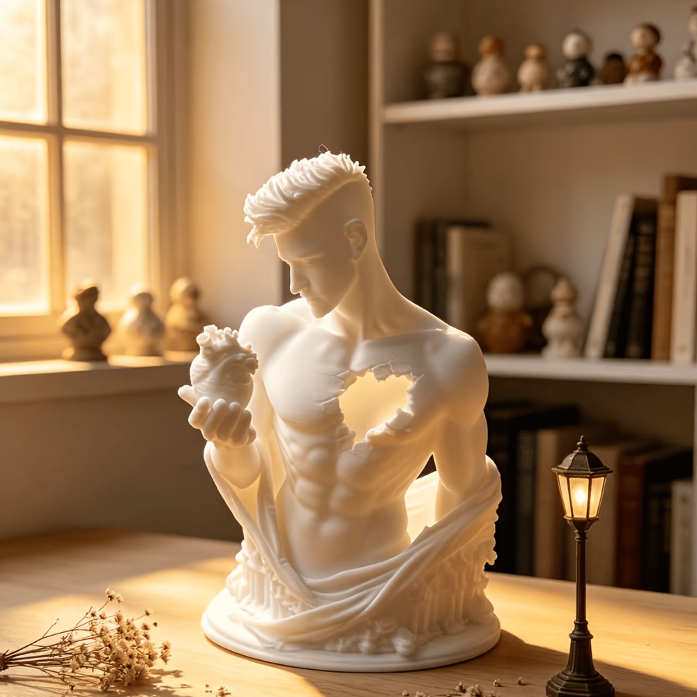 Office Furniture At Home - Escultura de Busto Masculino com Coração